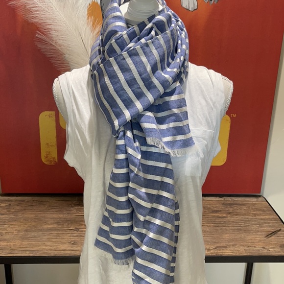 Banana Republic Wrap, NWT, 28”x70” - Picture 2 of 4